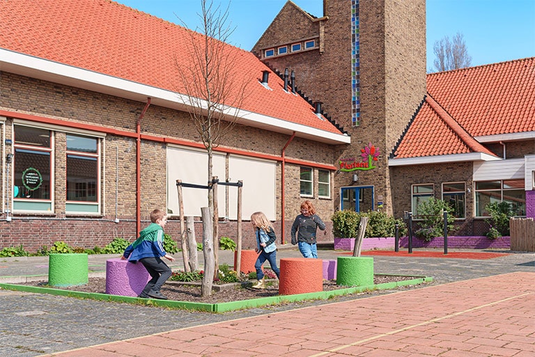 BSO de Tovertuin in Den Helder, schoolplein